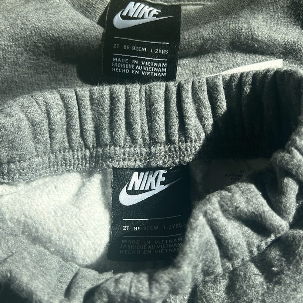 Nike Kids Matching Set in Gray and White - Picture 7 of 7